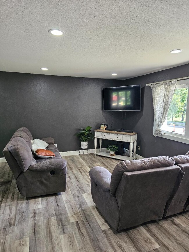 904 W Divide Ave in Bismarck, ND - Building Photo - Building Photo