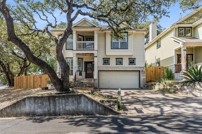 property at 601 12 Oaks Ln