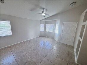 4912 Whispering Spring Ave in Las Vegas, NV - Building Photo - Building Photo