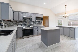2502 Chapel Hill Dr in Rowlett, TX - Building Photo - Building Photo