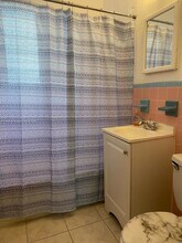 2031 NE 170th St-Unit -1 in North Miami Beach, FL - Foto de edificio - Building Photo