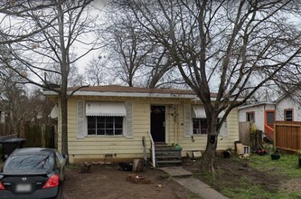 1046 Poinsettia in San Antonio, TX - Building Photo - Building Photo