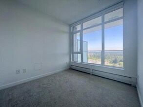 13350 Central Ave in Surrey, BC - Building Photo - Building Photo