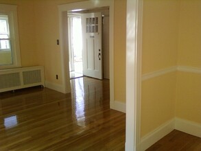 45 Slade St, Unit A in Belmont, MA - Foto de edificio - Building Photo