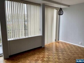 4 Horizon Rd in Fort Lee, NJ - Building Photo - Building Photo