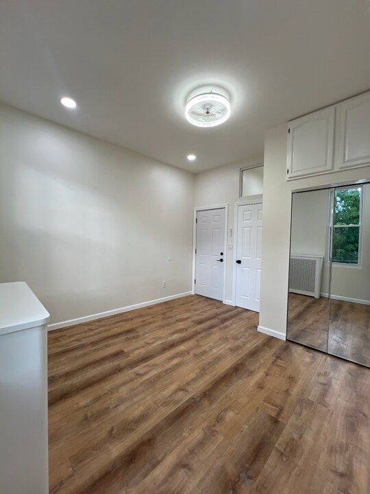 59-14 Palmetto St in Queens, NY - Building Photo