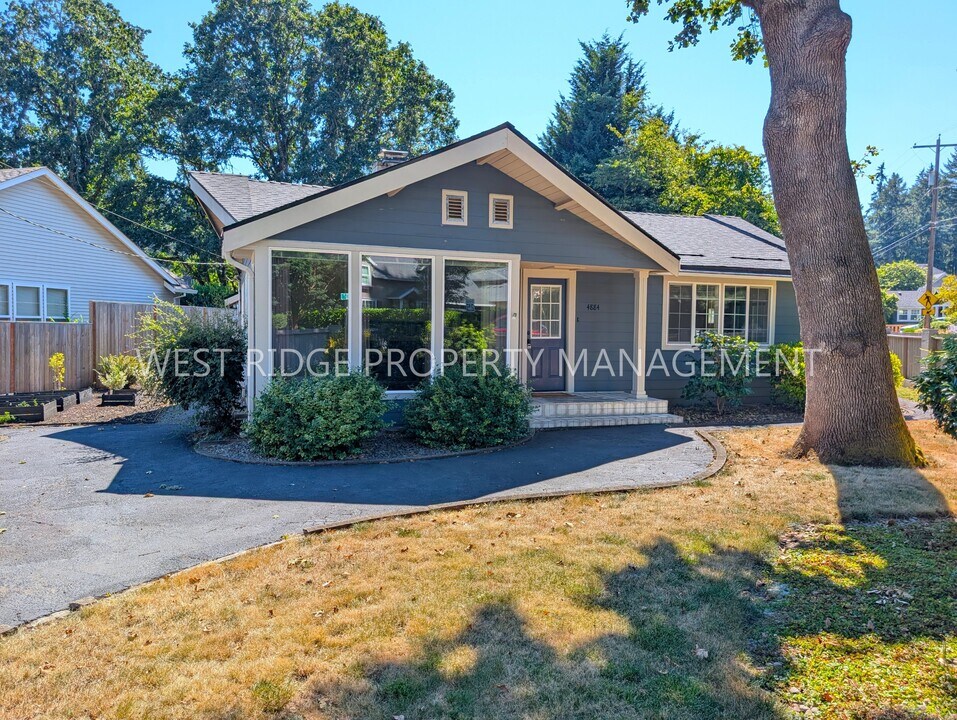 4884 Lamont Way in Lake Oswego, OR - Building Photo