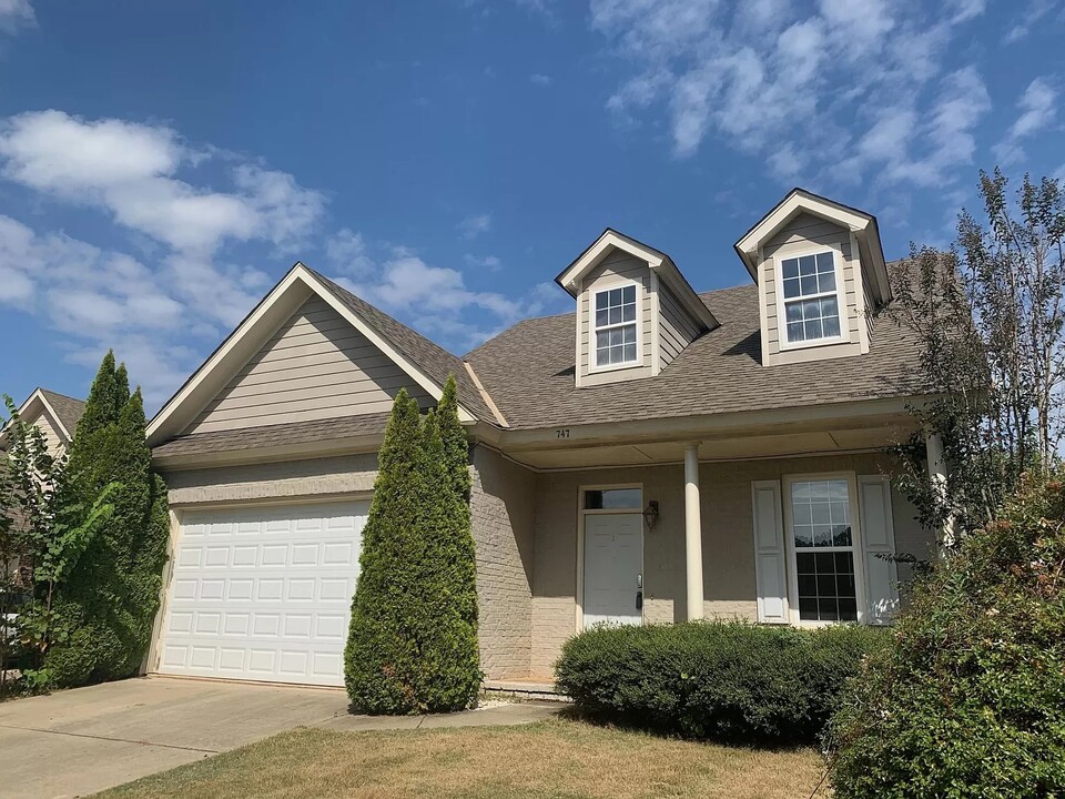 747 Berry Ln in Auburn, AL - Building Photo