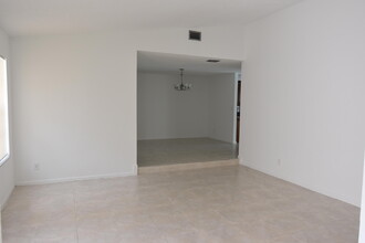 2453 NW 26th Cir in Boca Raton, FL - Building Photo - Building Photo