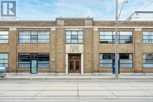 365 Dundas St E in Toronto, ON - Building Photo