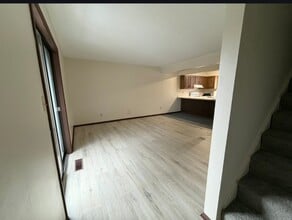 624 Portage Lakes Dr in Akron, OH - Foto de edificio - Building Photo