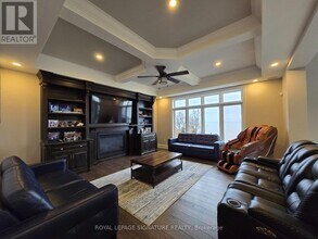 38 Seabreeze Crescent in Hamilton, ON - Building Photo - Building Photo
