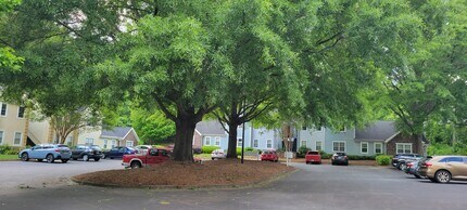 98 Hampshire Ct, Unit 98 in Avondale Estates, GA - Foto de edificio - Building Photo