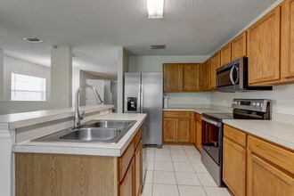 4329 Winding River Way in Land O Lakes, FL - Foto de edificio - Building Photo