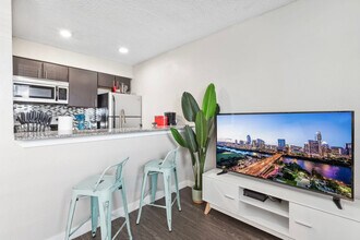 2101 Elmont Dr in Austin, TX - Building Photo - Building Photo