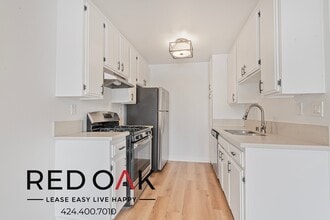 11817 Victory Blvd in Los Angeles, CA - Building Photo - Building Photo