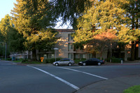 Napa Creek Manor in Napa, CA - Foto de edificio - Building Photo