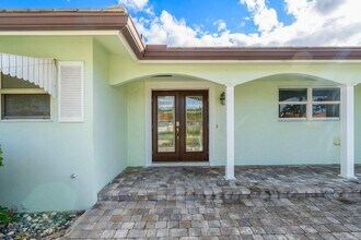 1241 Emerald Dr in Riviera Beach, FL - Building Photo - Building Photo