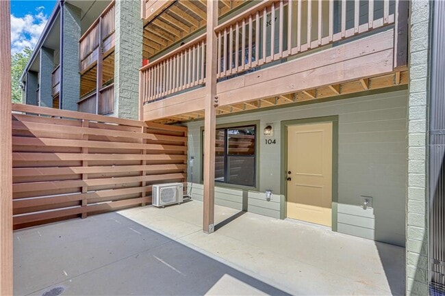 710 Jesse Jewell Pkwy SE in Gainesville, GA - Building Photo - Building Photo