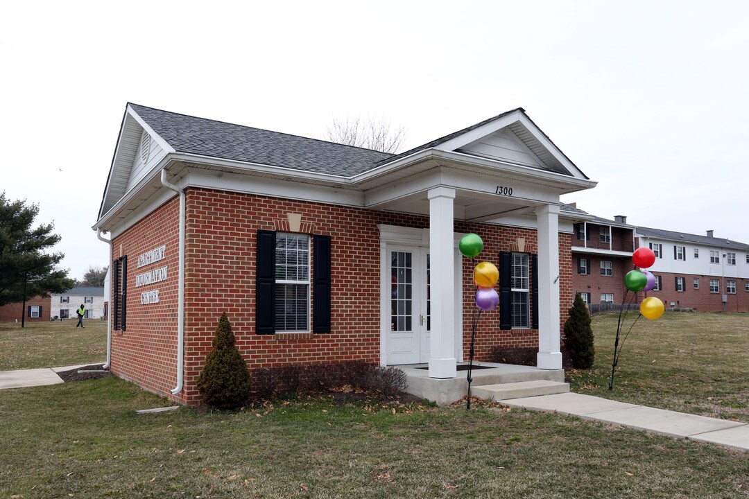 The Greens Apartments and Townhomes in Essex, MD - Foto de edificio