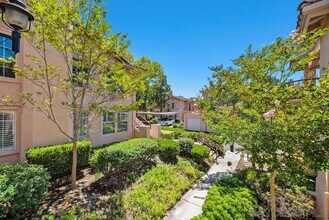18638 Caminito Cantilena in San Diego, CA - Building Photo - Building Photo