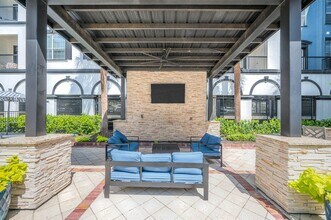 Calais Midtown in Houston, TX - Foto de edificio - Building Photo