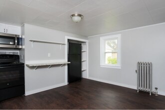 137 Locust St in Dover, NH - Building Photo - Building Photo