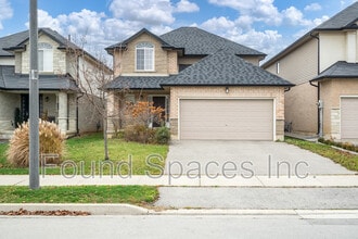 104 Davinci Blvd in Hamilton, ON - Building Photo - Building Photo