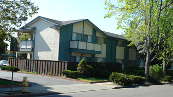 Oakwood Court Apartments