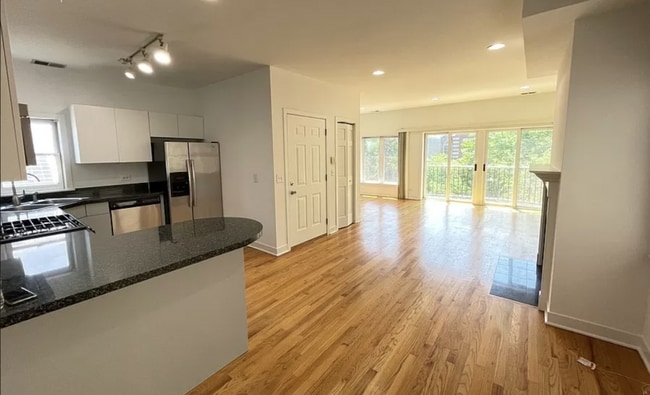 property at 1450 W Walton St