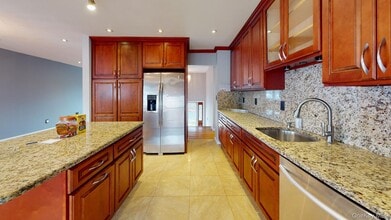 511 Freeman Ave in Brentwood, NY - Building Photo - Building Photo