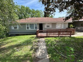 515 S Forest Ave in Independence, MO - Building Photo