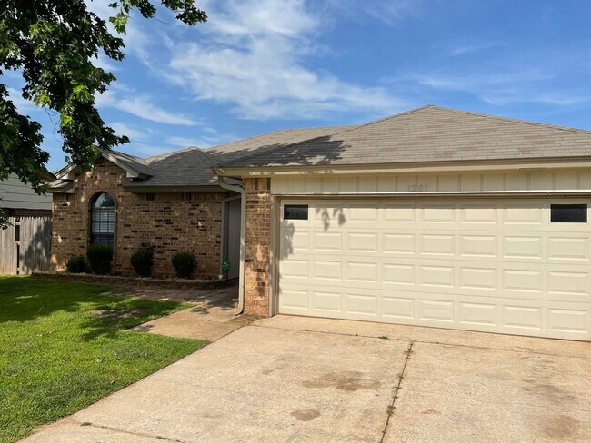 property at 1201 Edinburg Dr