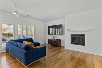 302 Laurel Ct in Cloverdale, CA - Building Photo - Building Photo