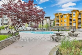 547 Yates Rd in Kelowna, BC - Building Photo - Building Photo