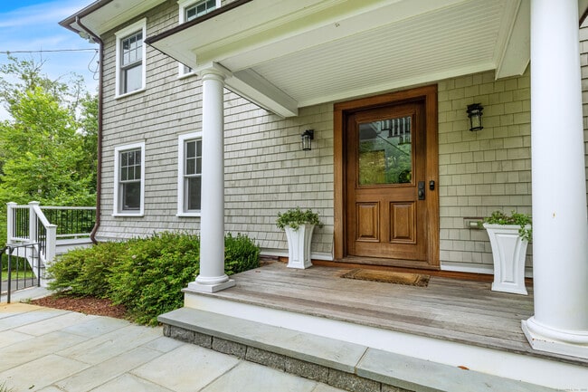99 Porchuck Rd in Greenwich, CT - Building Photo - Building Photo