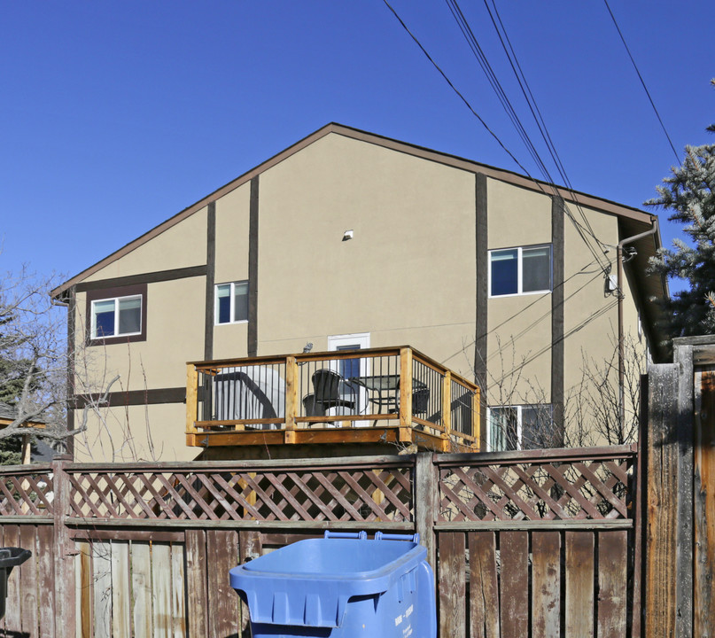 618 22nd St NW in Calgary, AB - Building Photo