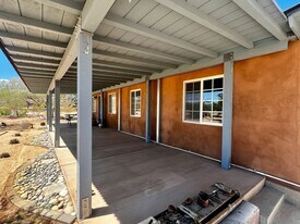 984 Dakota Ln in Landers, CA - Building Photo