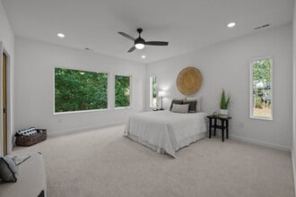 160 Daphine Dr in Hillsborough, NC - Building Photo - Building Photo