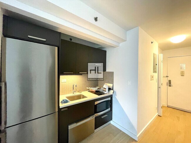 East 39th Street in New York, NY - Building Photo - Building Photo