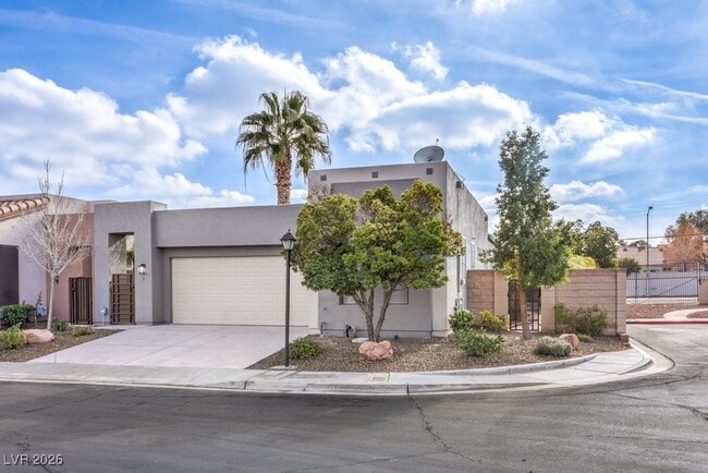 111 Twin Towers Ave in Las Vegas, NV - Building Photo - Building Photo