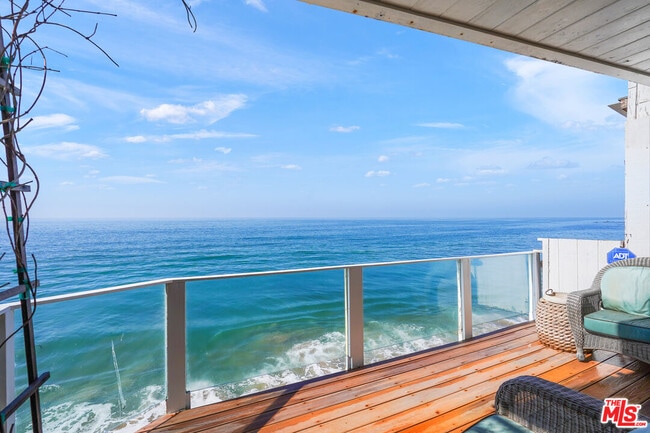 20456 Pacific Coast Hwy in Malibu, CA - Building Photo - Building Photo