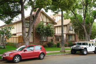 1162 Winchester Ave in Glendale, CA - Foto de edificio - Building Photo