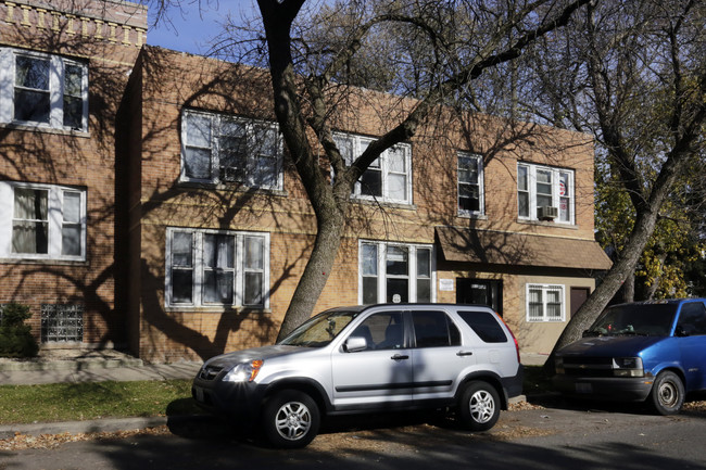 6832 W Wrightwood Ave in Chicago, IL - Building Photo - Building Photo