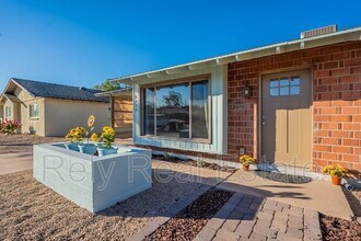 8416 E Rancho Vista Dr in Scottsdale, AZ - Building Photo - Building Photo
