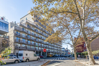 The Wave in Brooklyn, NY - Foto de edificio - Building Photo