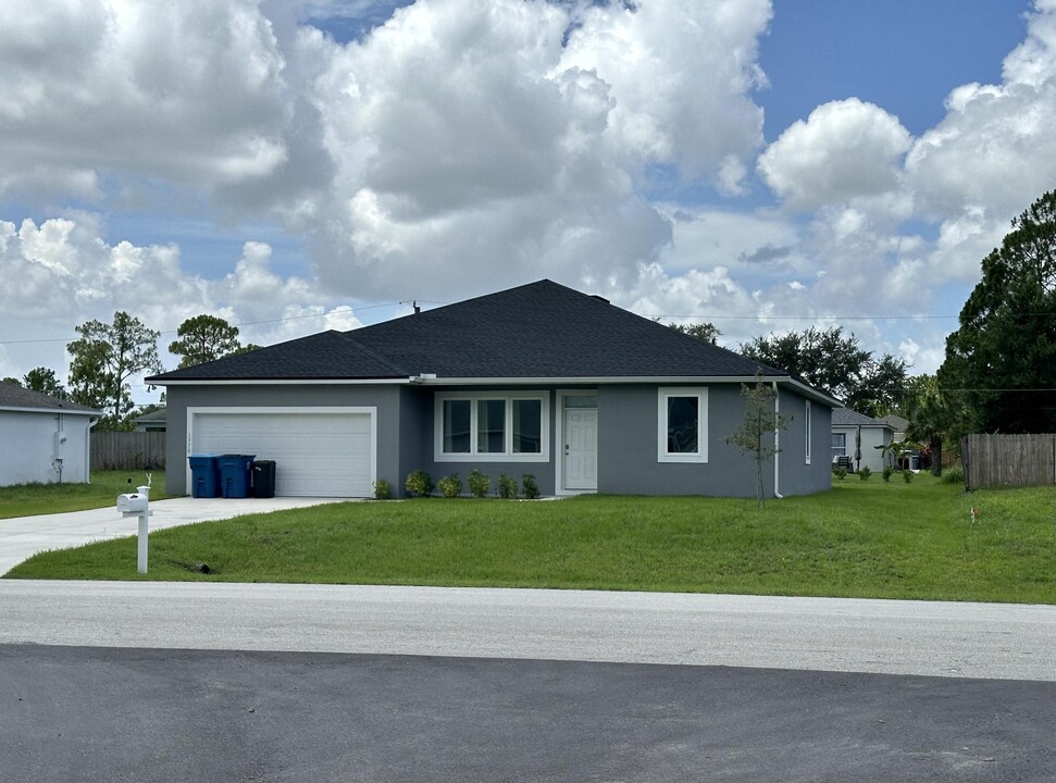 1370 Cogan Dr in Palm Bay, FL - Building Photo