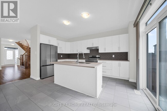 366 Cloyne Cres in Ottawa, ON - Building Photo - Building Photo