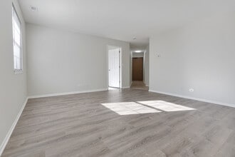 63 N Victoria Ln in Streamwood, IL - Building Photo - Building Photo