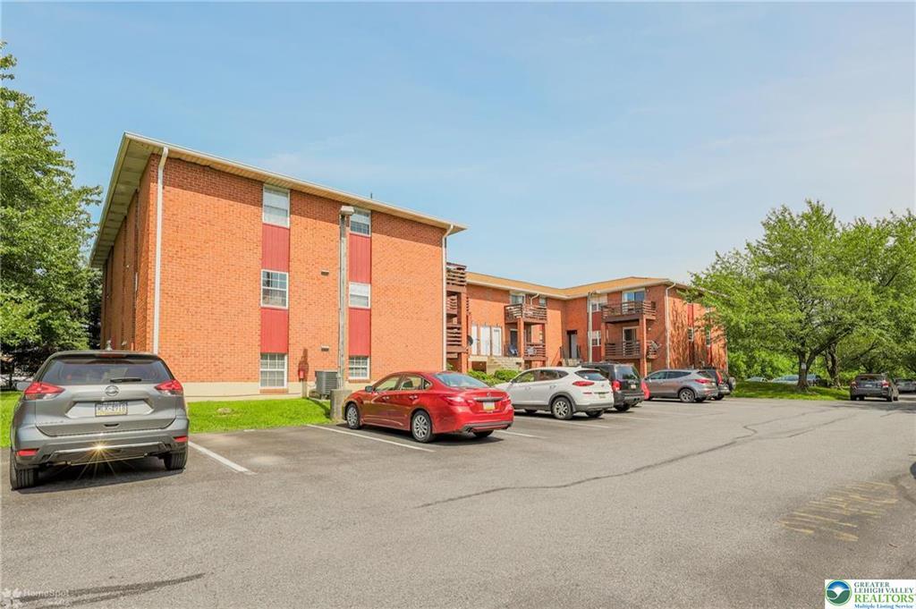 1464 N Cedar Crest Blvd in Allentown, PA - Building Photo